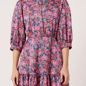 Robe courte et large