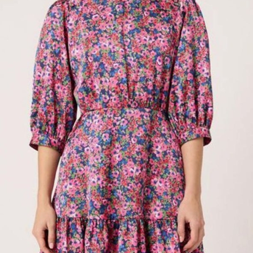 Robe courte et large