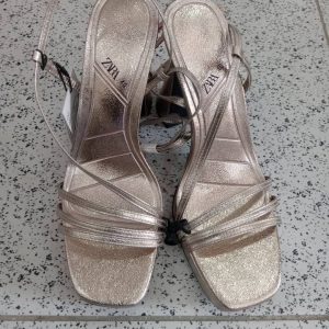 Chaussure à talon bas